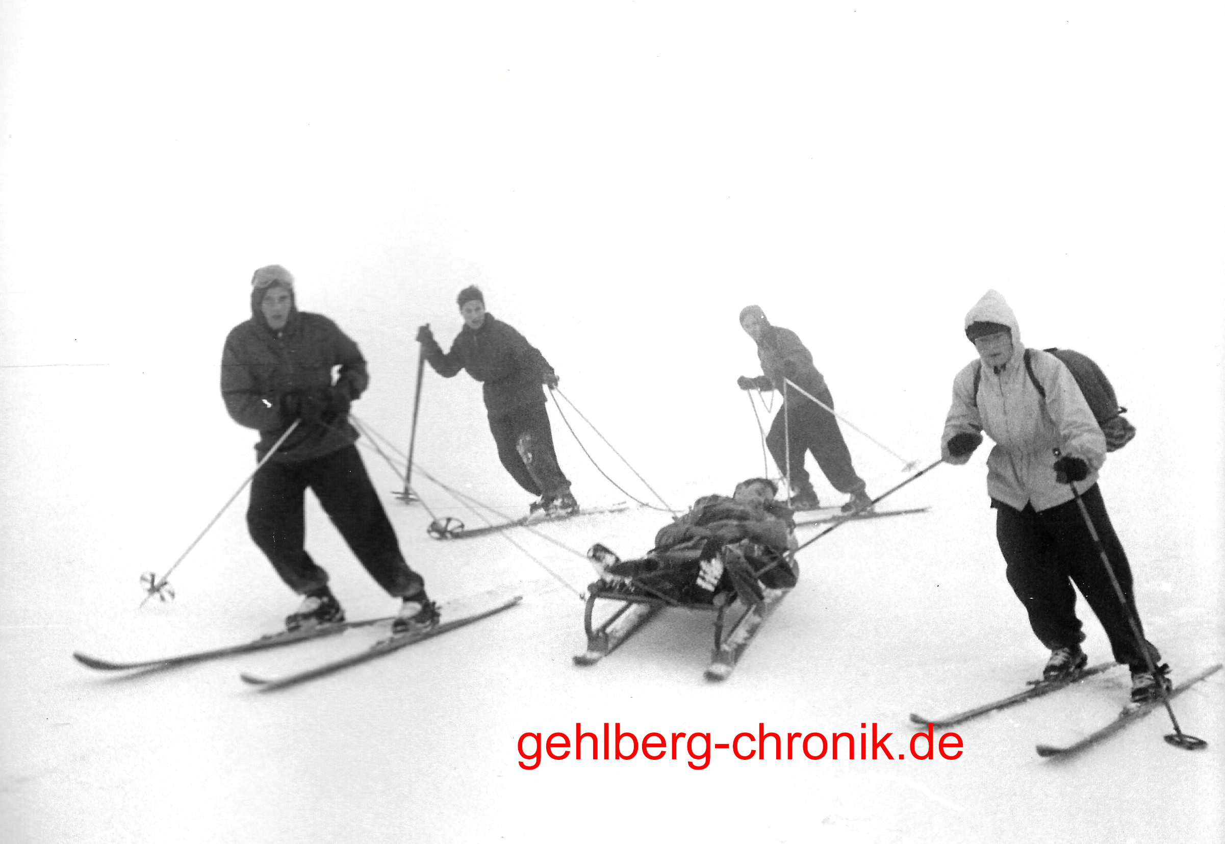 1950 005a Bergwacht mit Schlitten